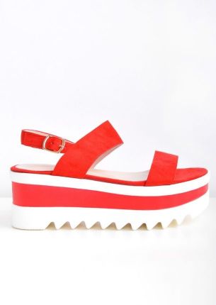 Sandały na koturnie z paskami