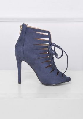 Botki cut out na szpilce