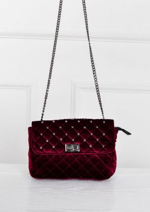 Aksamitna torebka z łańcuszkiem